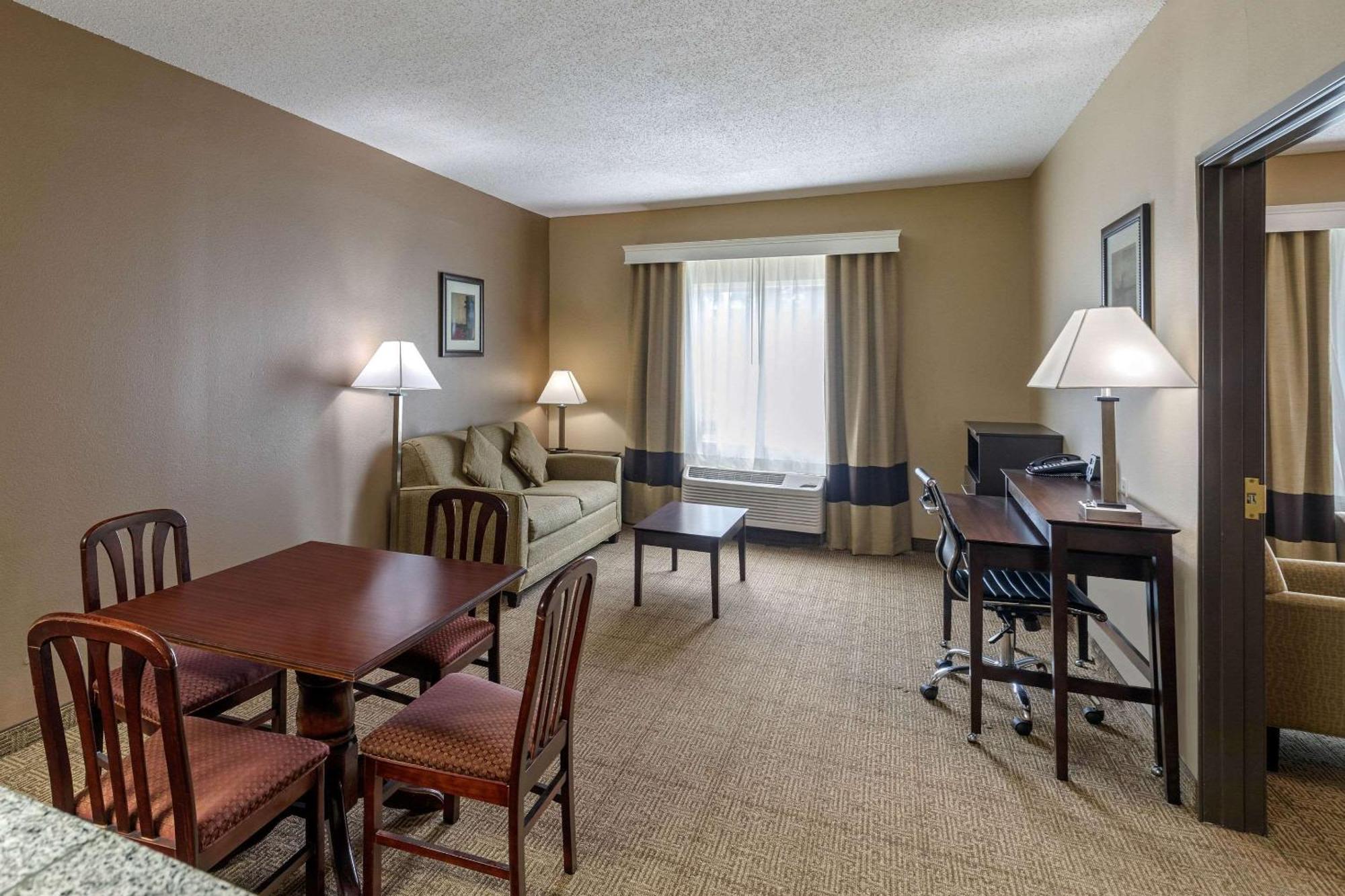 Comfort - Plano West Hotel 3*