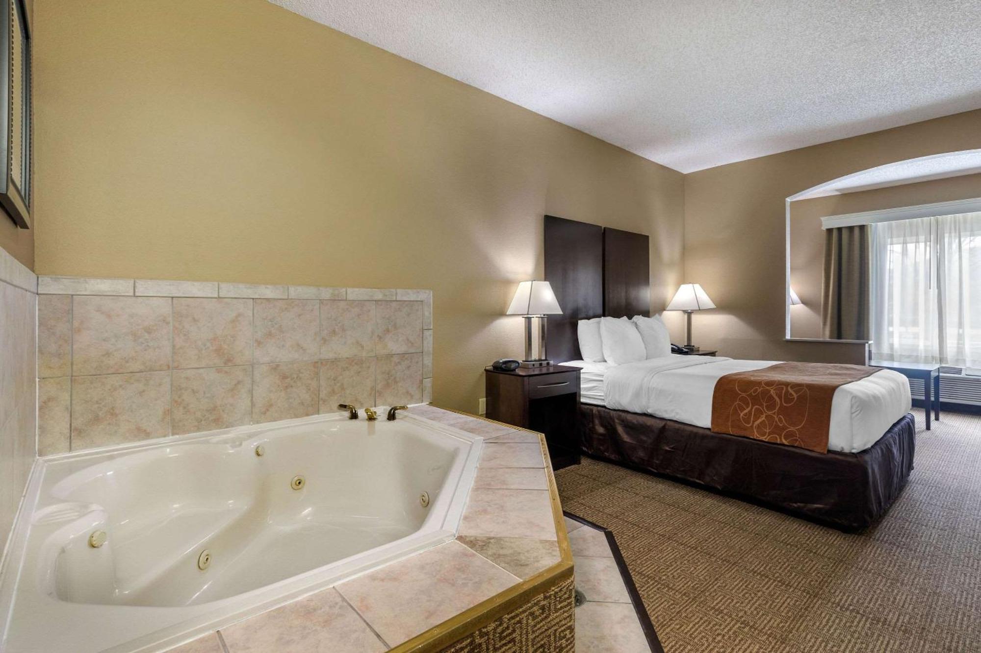 Hotel Comfort - Plano West 3*