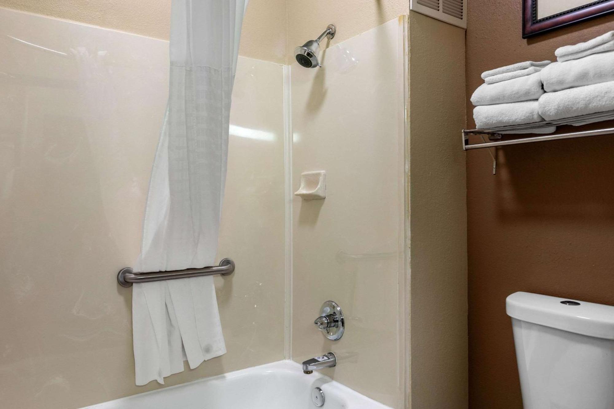 Comfort - Plano West 3*
