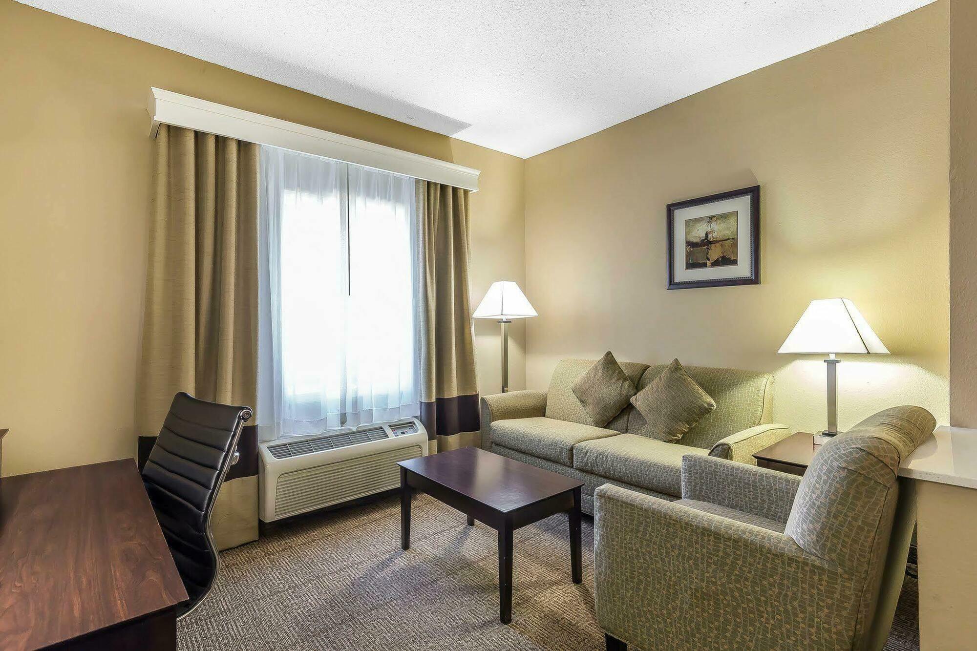 Comfort - Plano West Hotel 3*