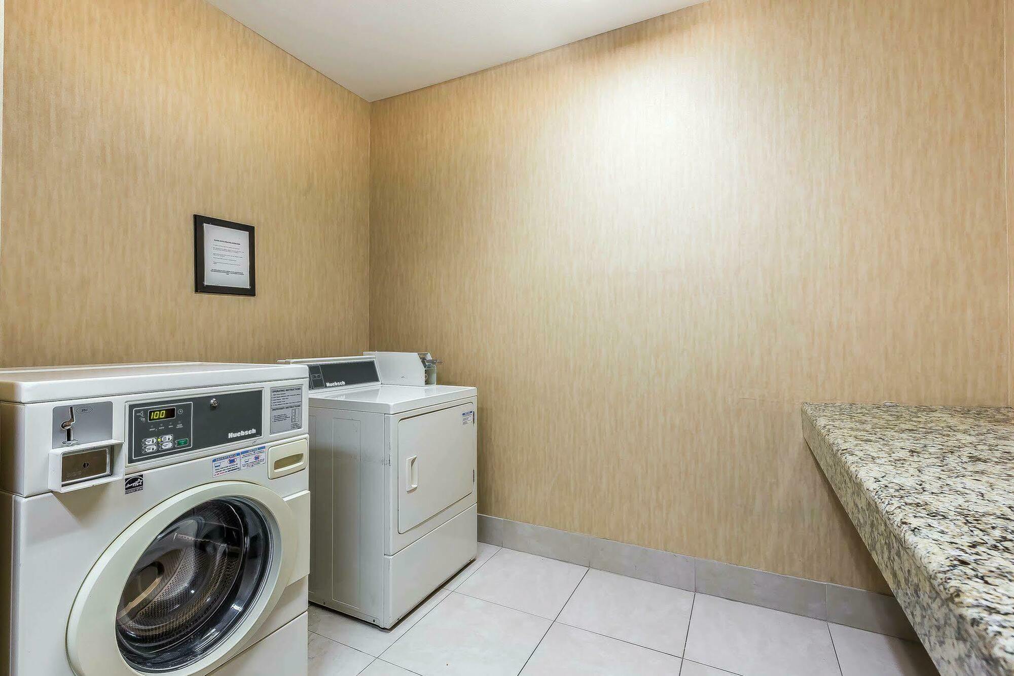 Comfort - Plano West Hotel 3*