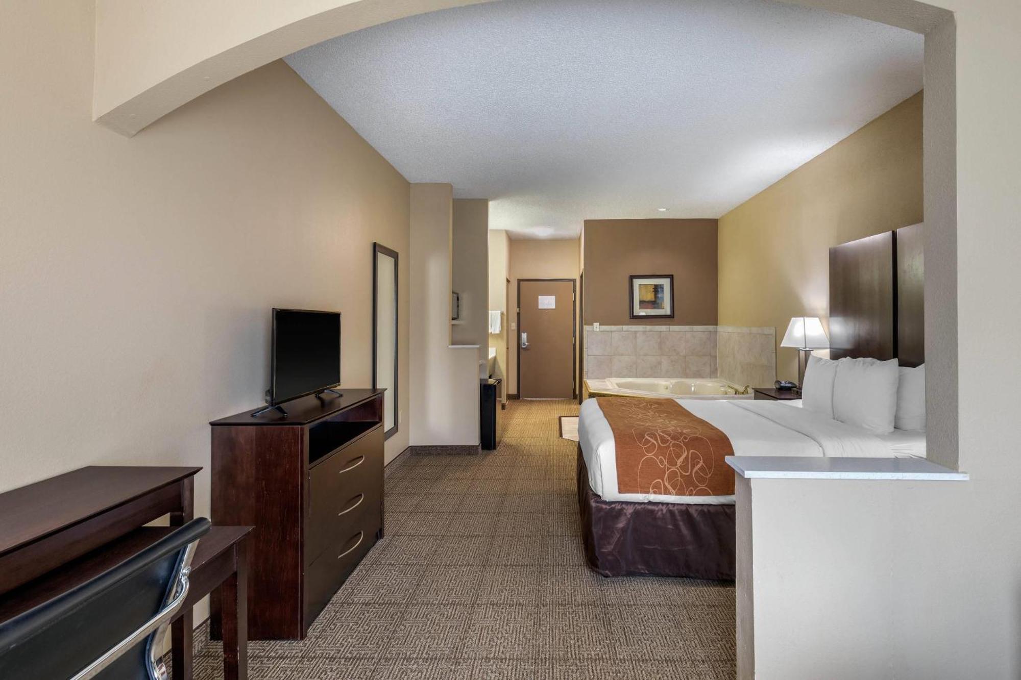 Comfort - Plano West Hotel 3*